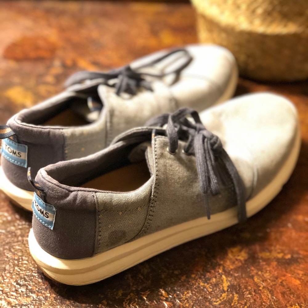 Toms sneakers Size 8